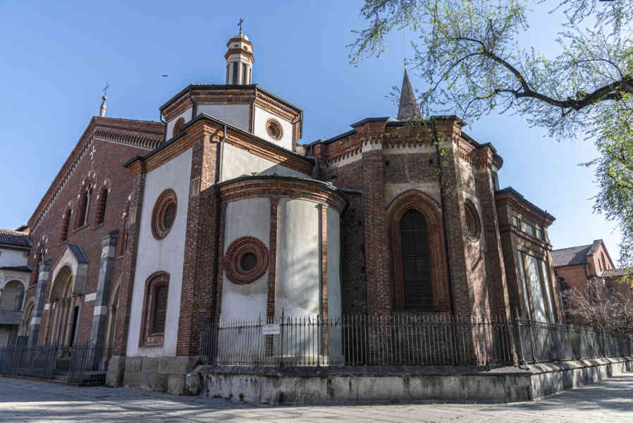 Italia - Milán 138 - basílica de San Eustorgio.jpg